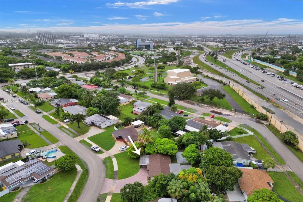 770 NW 175th Dr, Miami Gardens, FL 33169