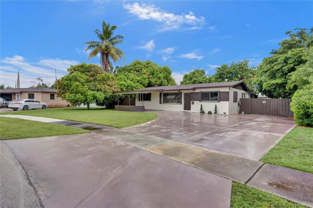 770 NW 175th Dr, Miami Gardens, FL 33169