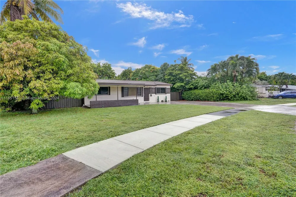 770 NW 175th Dr, Miami Gardens, FL 33169