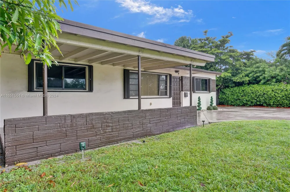 770 NW 175th Dr, Miami Gardens, FL 33169