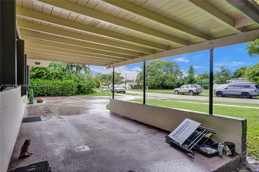 770 NW 175th Dr, Miami Gardens, FL 33169