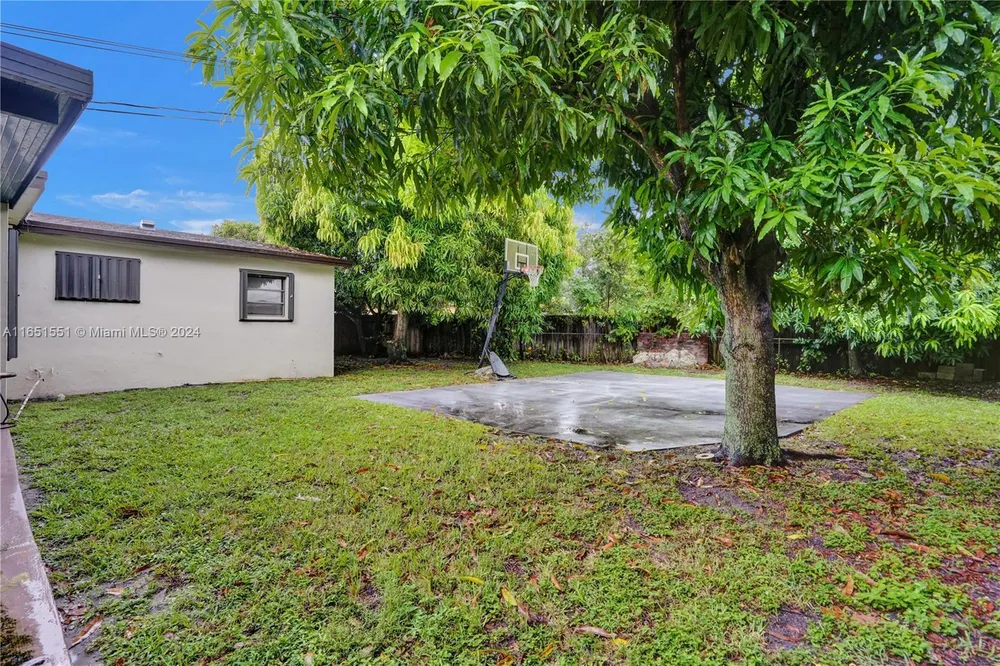 770 NW 175th Dr, Miami Gardens, FL 33169