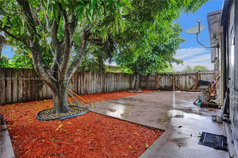 770 NW 175th Dr, Miami Gardens, FL 33169