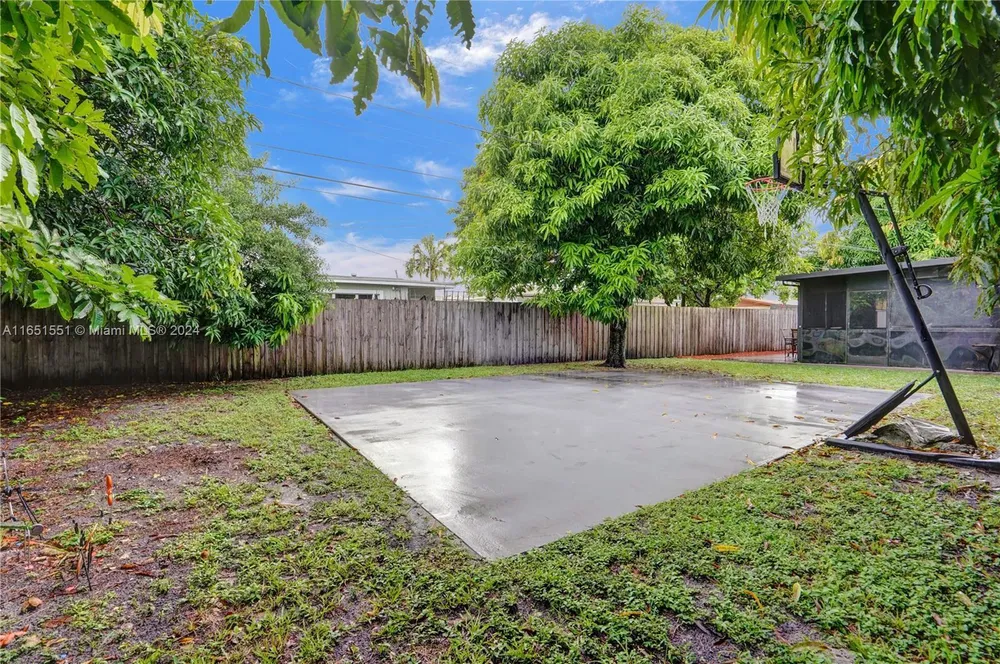 770 NW 175th Dr, Miami Gardens, FL 33169
