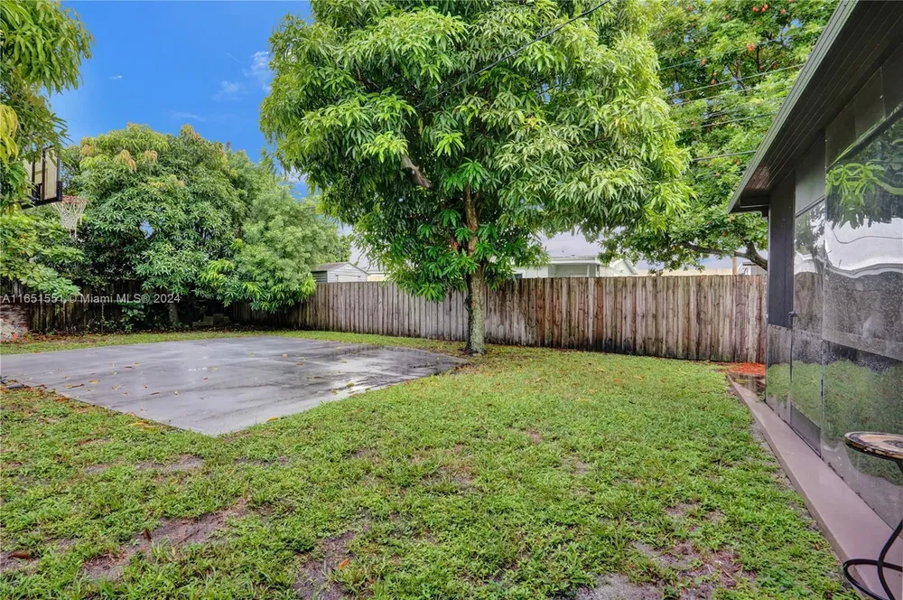 770 NW 175th Dr, Miami Gardens, FL 33169