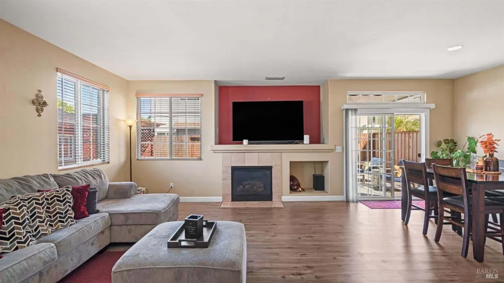 2581 Smith Ln, Fairfield, CA 94533