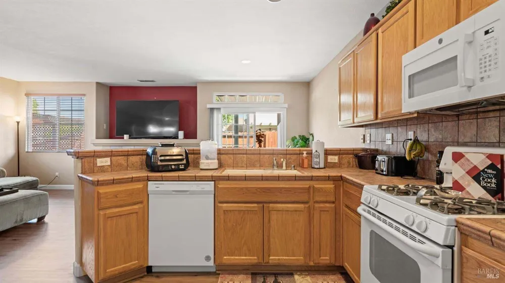 2581 Smith Ln, Fairfield, CA 94533