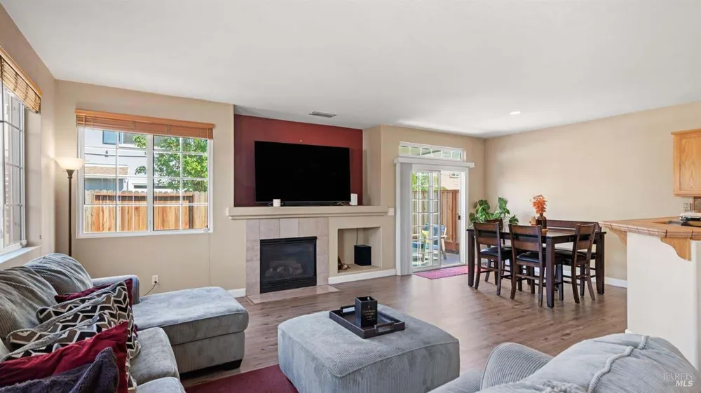 2581 Smith Ln, Fairfield, CA 94533