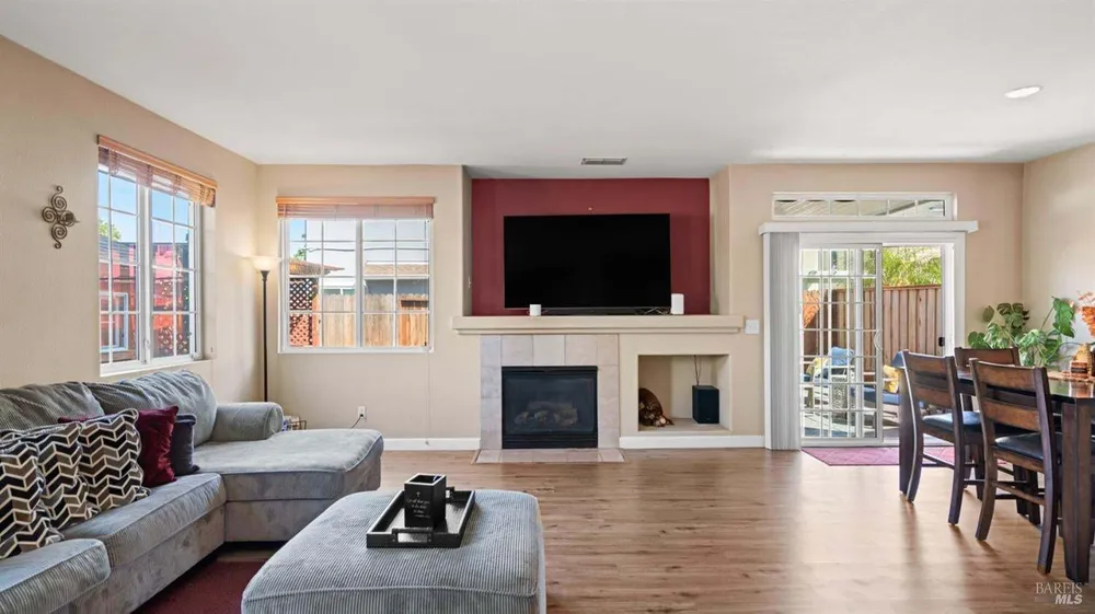 2581 Smith Ln, Fairfield, CA 94533