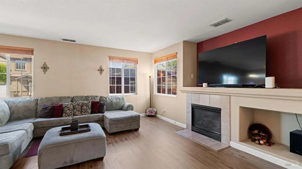 2581 Smith Ln, Fairfield, CA 94533