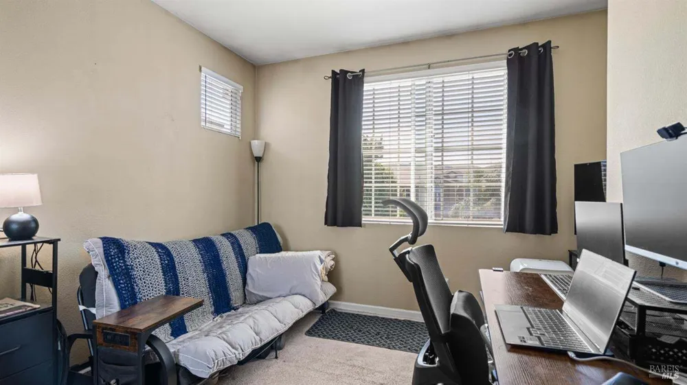 2581 Smith Ln, Fairfield, CA 94533