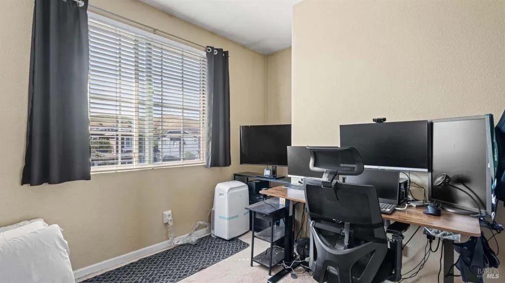 2581 Smith Ln, Fairfield, CA 94533