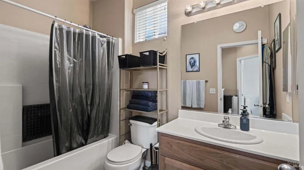 2581 Smith Ln, Fairfield, CA 94533
