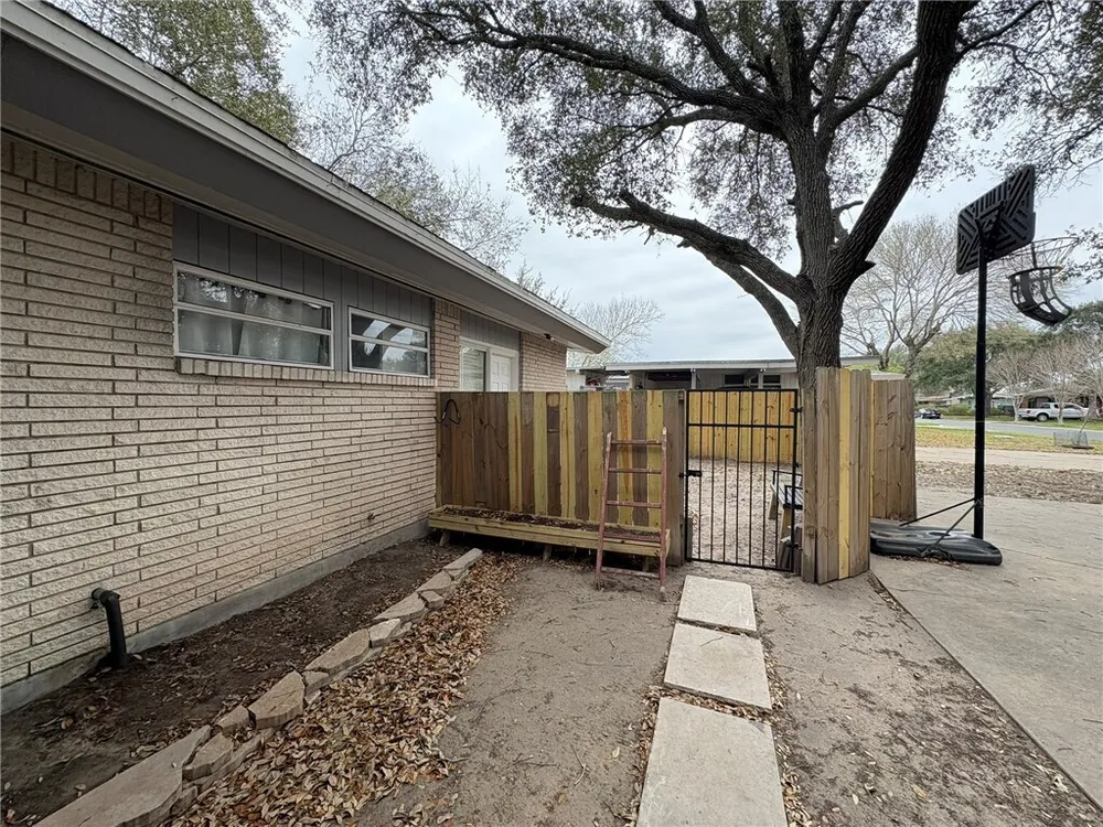 1314 Casa Verde Dr, Corpus Christi, TX 78411