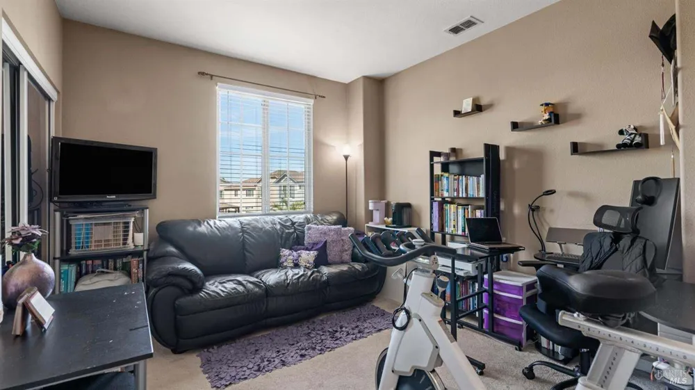 2581 Smith Ln, Fairfield, CA 94533