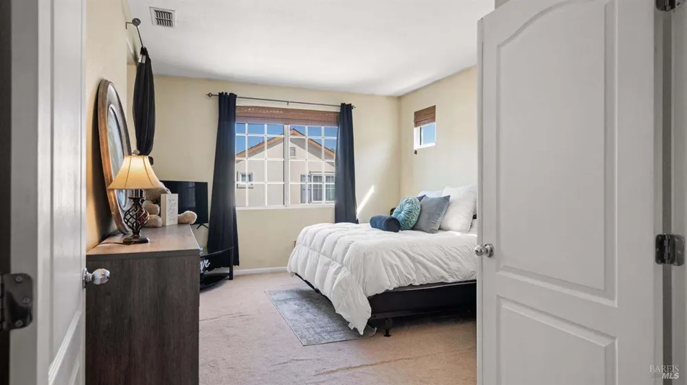 2581 Smith Ln, Fairfield, CA 94533