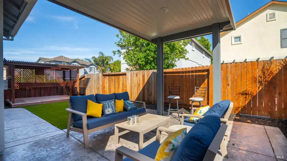 2581 Smith Ln, Fairfield, CA 94533