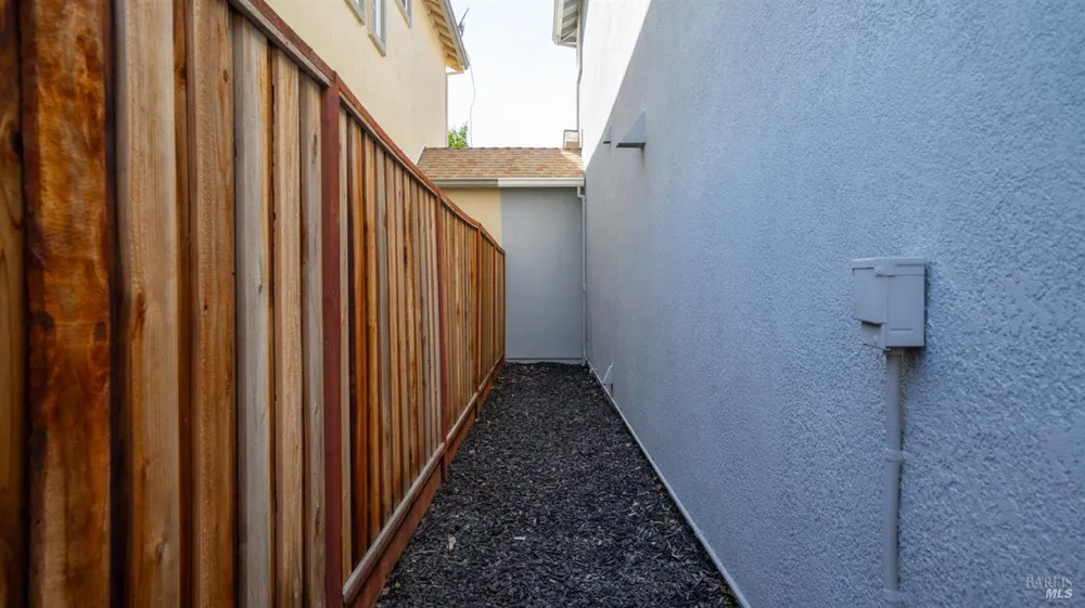 2581 Smith Ln, Fairfield, CA 94533