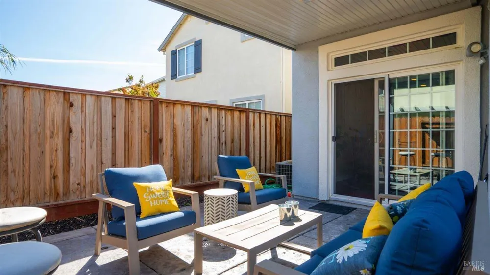 2581 Smith Ln, Fairfield, CA 94533