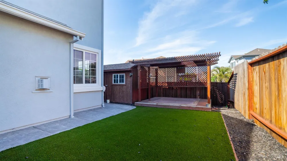 2581 Smith Ln, Fairfield, CA 94533