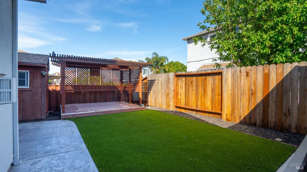 2581 Smith Ln, Fairfield, CA 94533