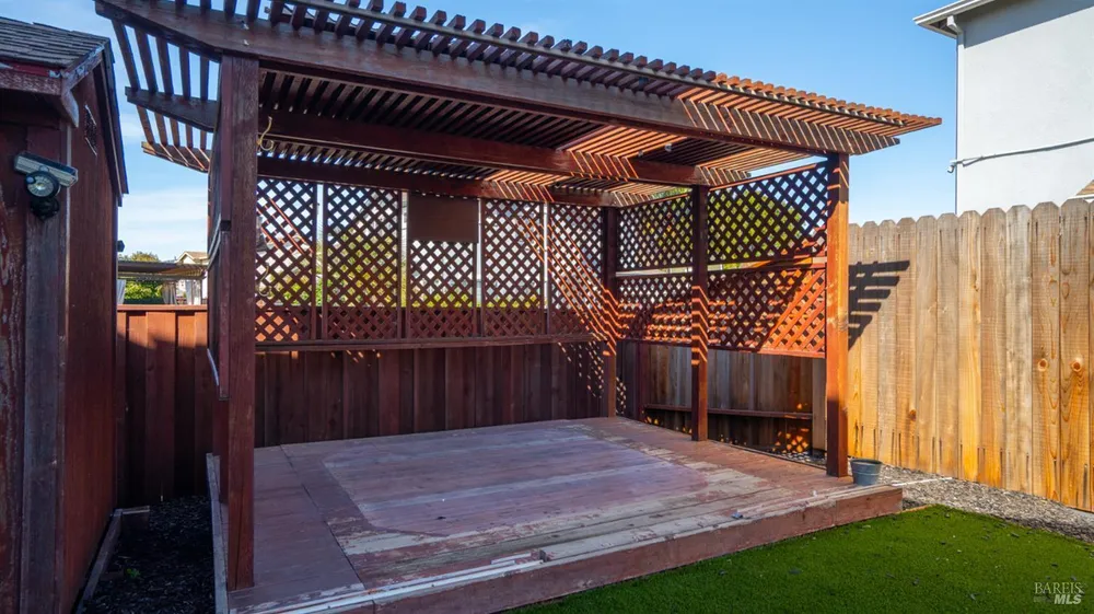 2581 Smith Ln, Fairfield, CA 94533