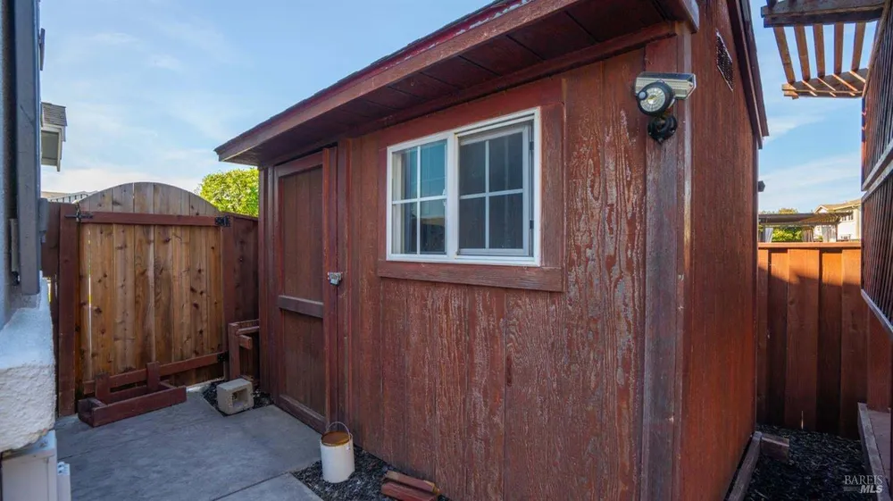 2581 Smith Ln, Fairfield, CA 94533