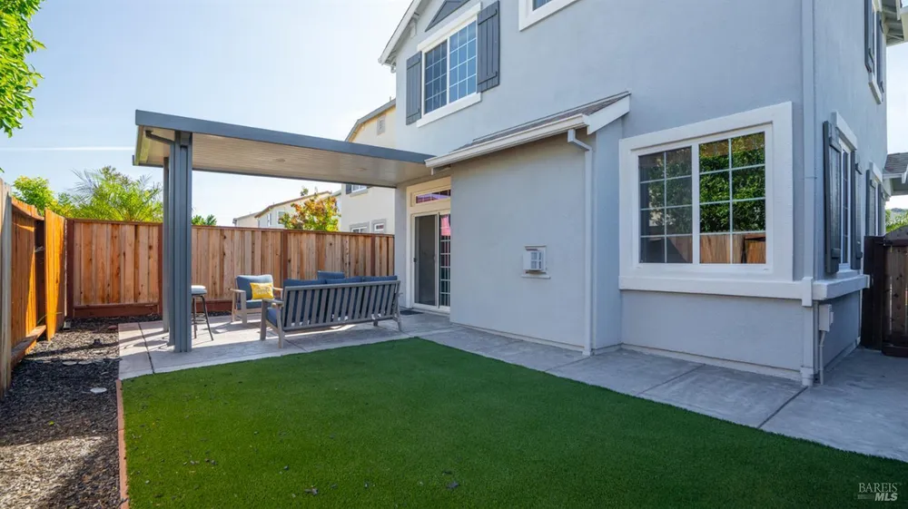 2581 Smith Ln, Fairfield, CA 94533