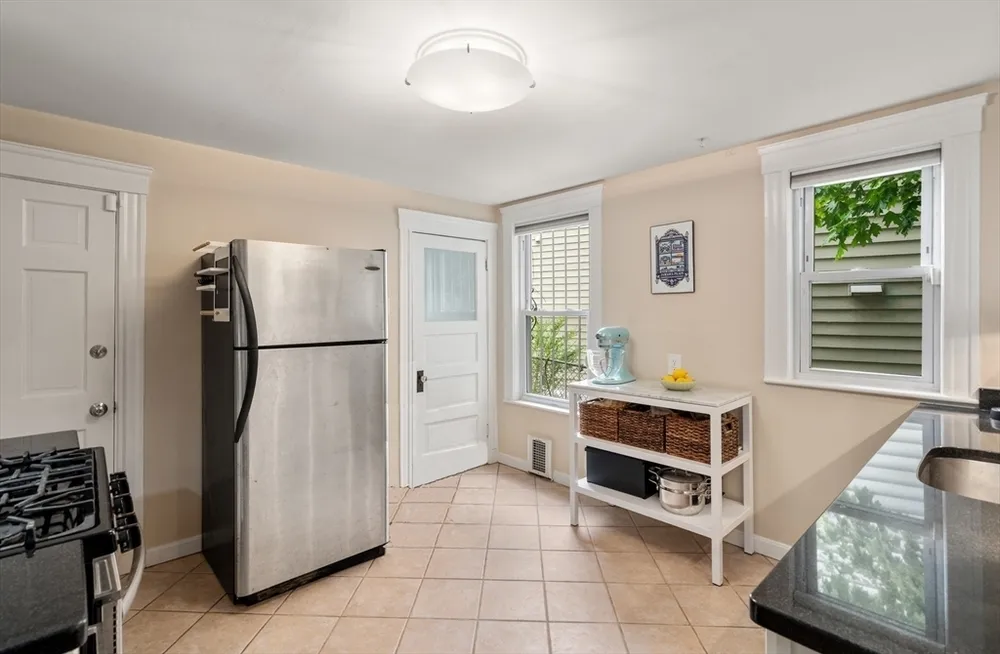 141 South St, Boston, MA 02130