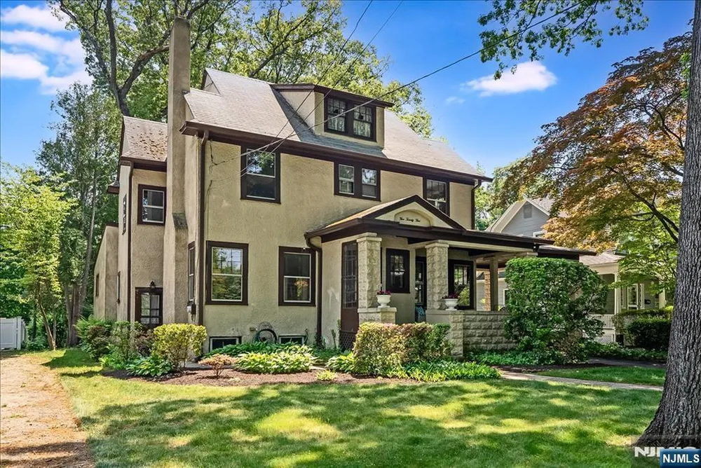 525 S Maple Ave, Glen Rock, NJ 07452