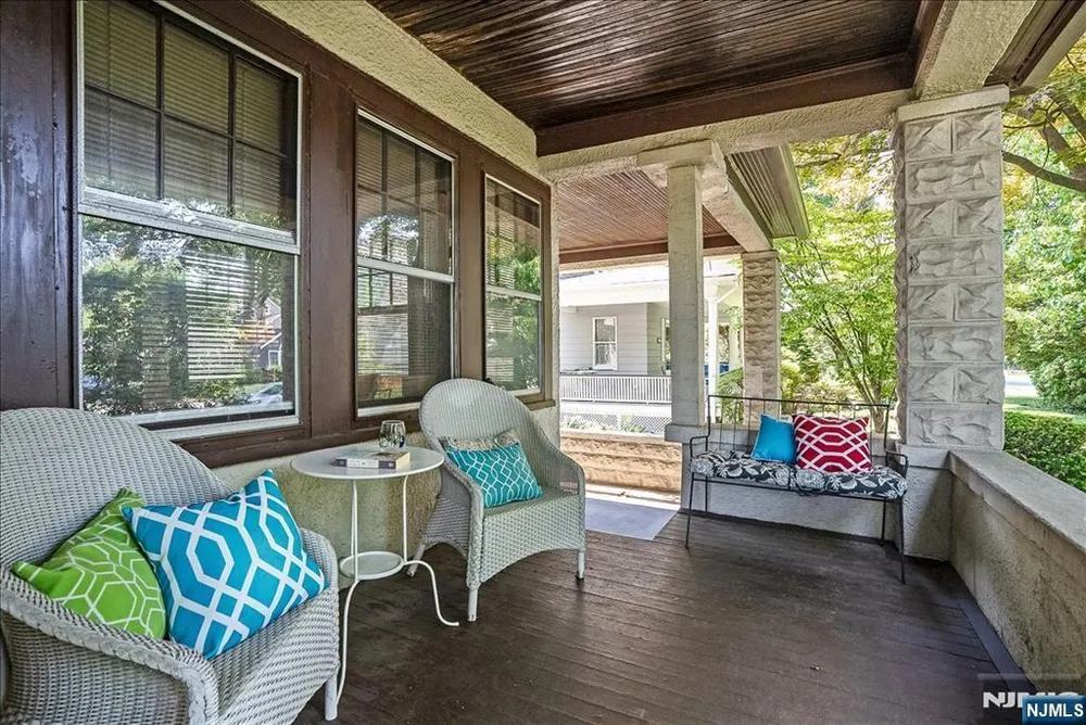 525 S Maple Ave, Glen Rock, NJ 07452