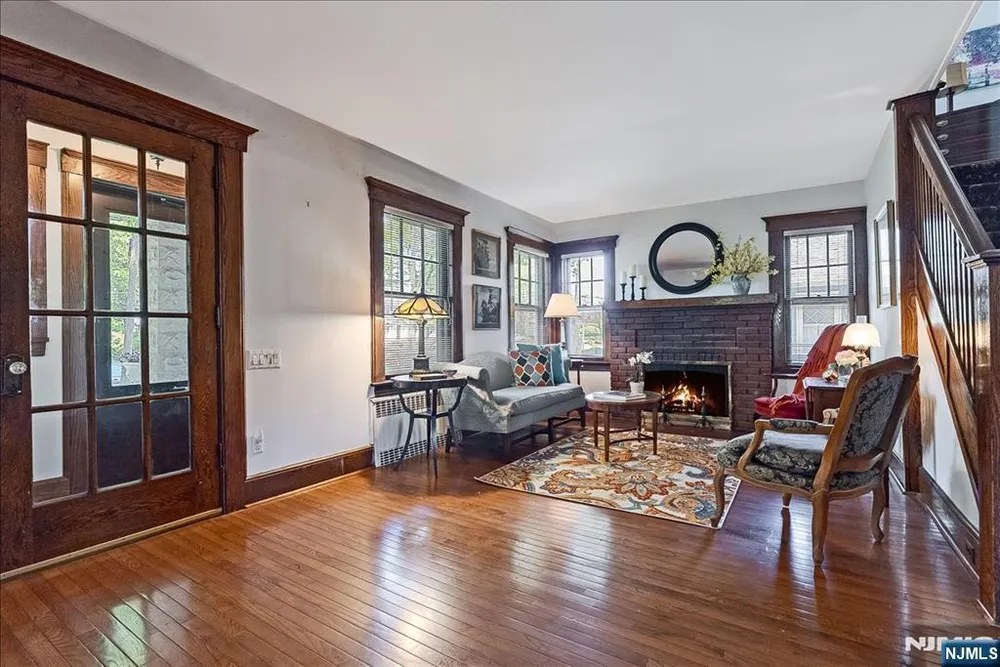 525 S Maple Ave, Glen Rock, NJ 07452