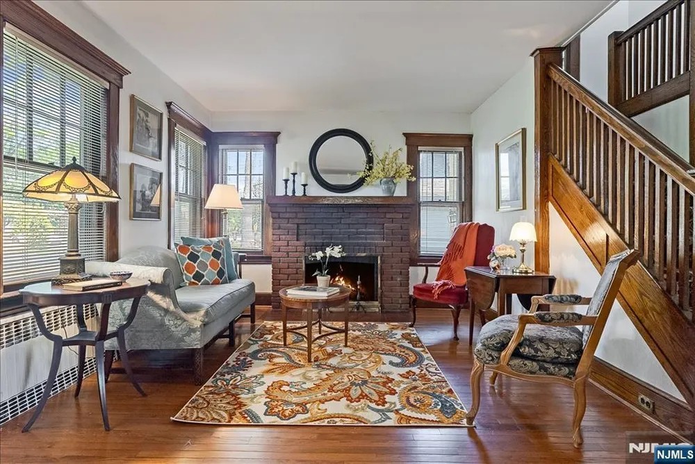 525 S Maple Ave, Glen Rock, NJ 07452