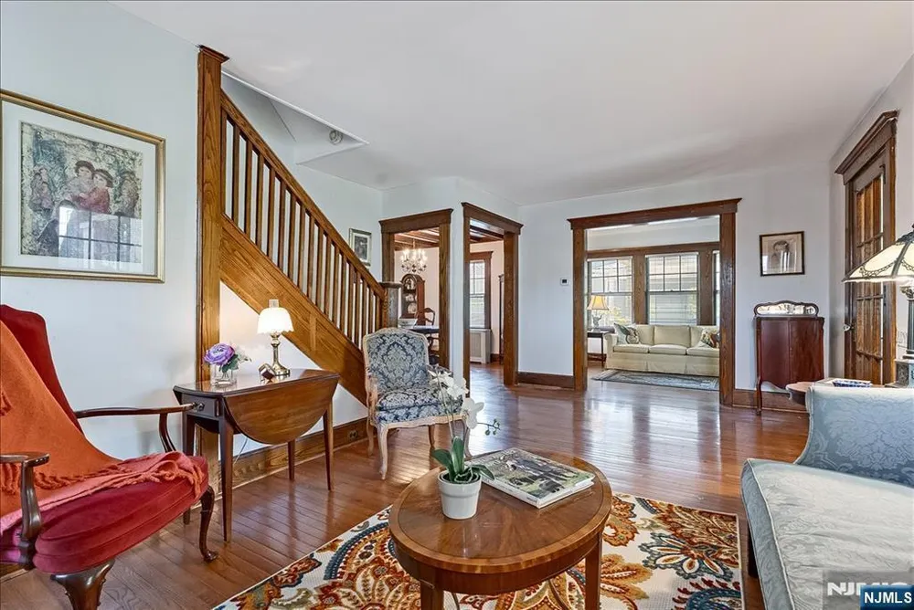525 S Maple Ave, Glen Rock, NJ 07452