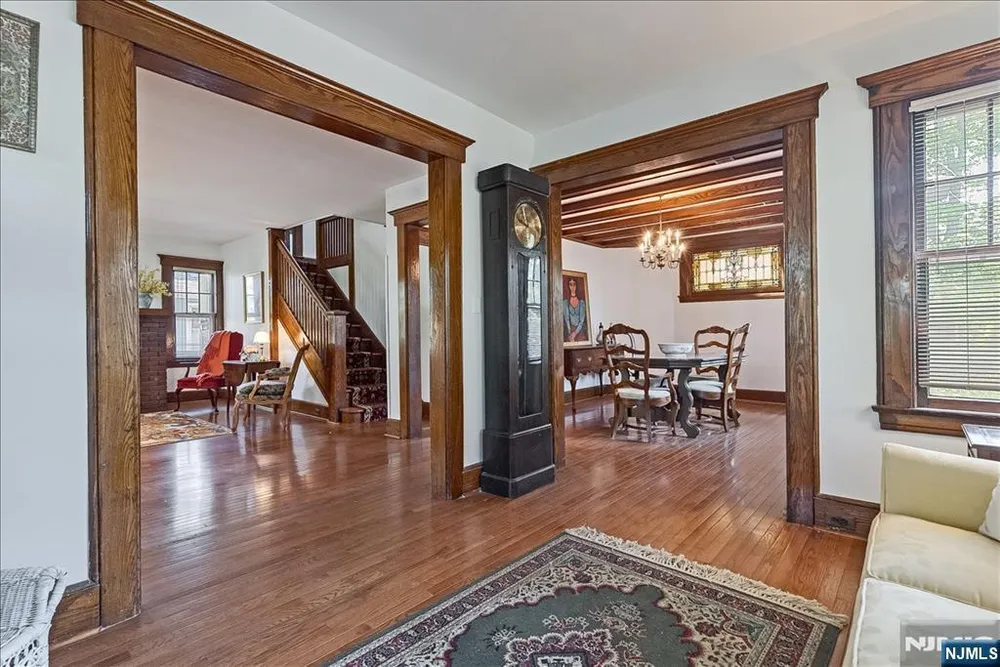 525 S Maple Ave, Glen Rock, NJ 07452