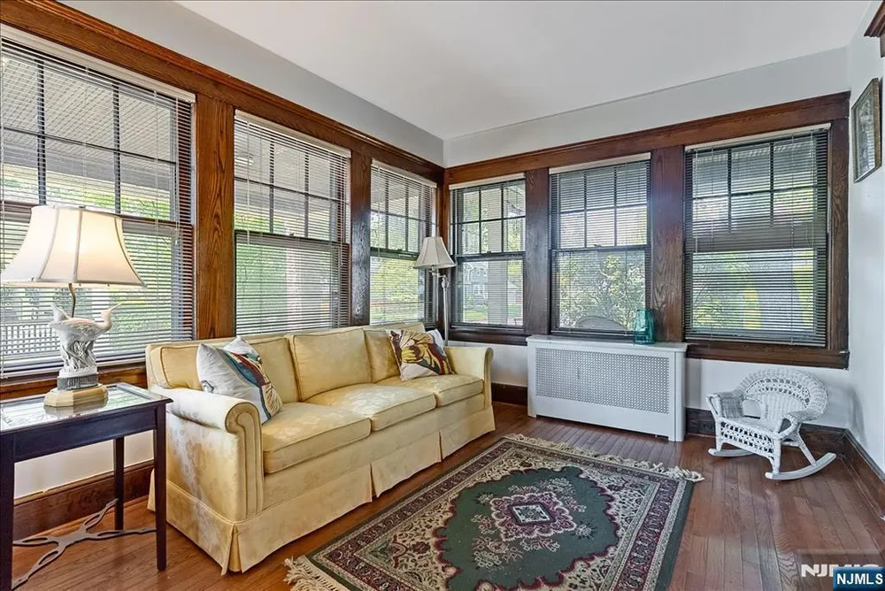 525 S Maple Ave, Glen Rock, NJ 07452