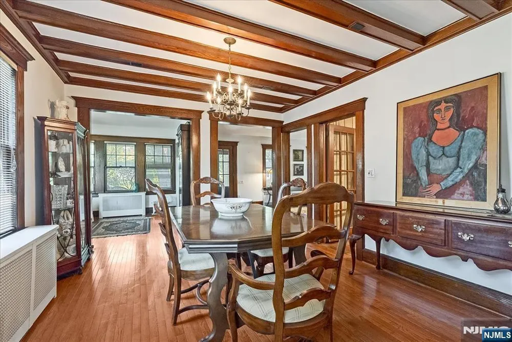525 S Maple Ave, Glen Rock, NJ 07452