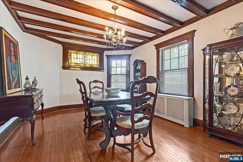 525 S Maple Ave, Glen Rock, NJ 07452
