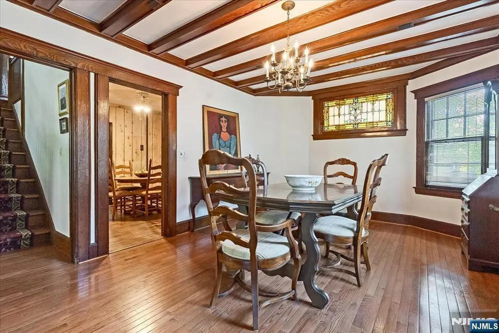 525 S Maple Ave, Glen Rock, NJ 07452