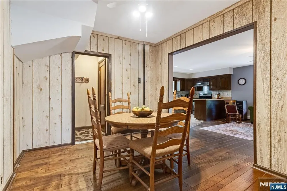 525 S Maple Ave, Glen Rock, NJ 07452