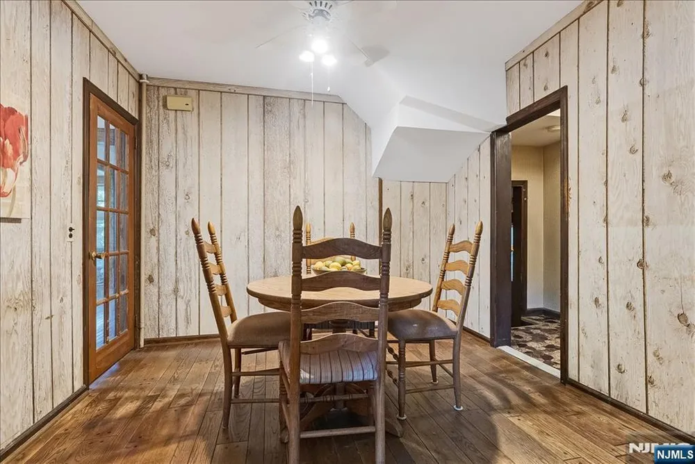 525 S Maple Ave, Glen Rock, NJ 07452