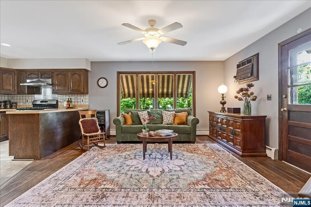 525 S Maple Ave, Glen Rock, NJ 07452