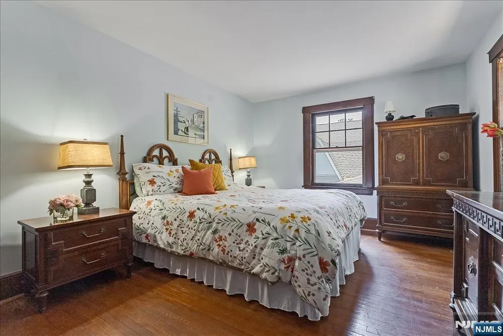 525 S Maple Ave, Glen Rock, NJ 07452