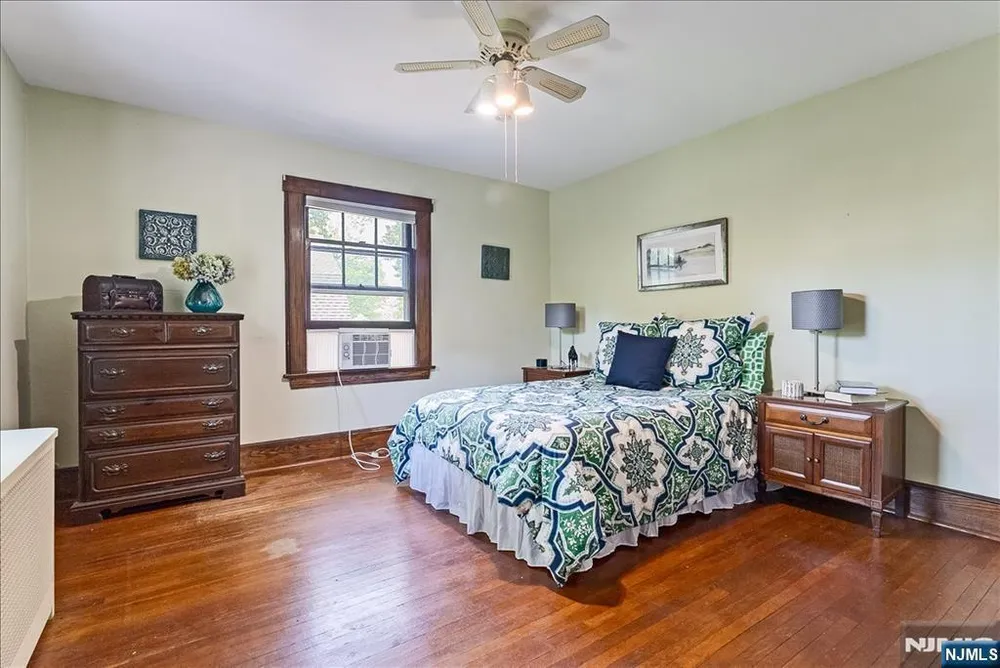 525 S Maple Ave, Glen Rock, NJ 07452