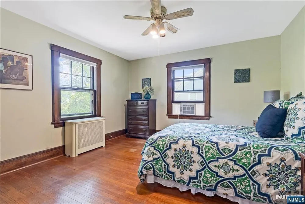 525 S Maple Ave, Glen Rock, NJ 07452