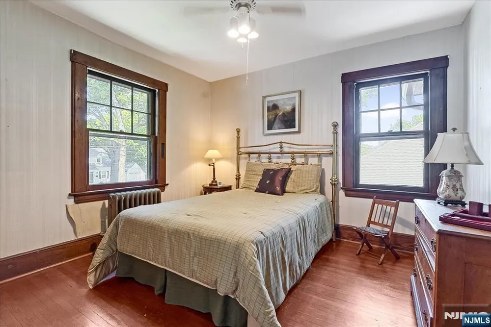 525 S Maple Ave, Glen Rock, NJ 07452