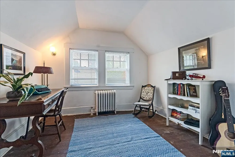 525 S Maple Ave, Glen Rock, NJ 07452