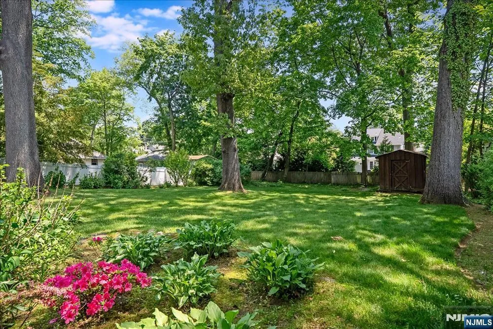 525 S Maple Ave, Glen Rock, NJ 07452