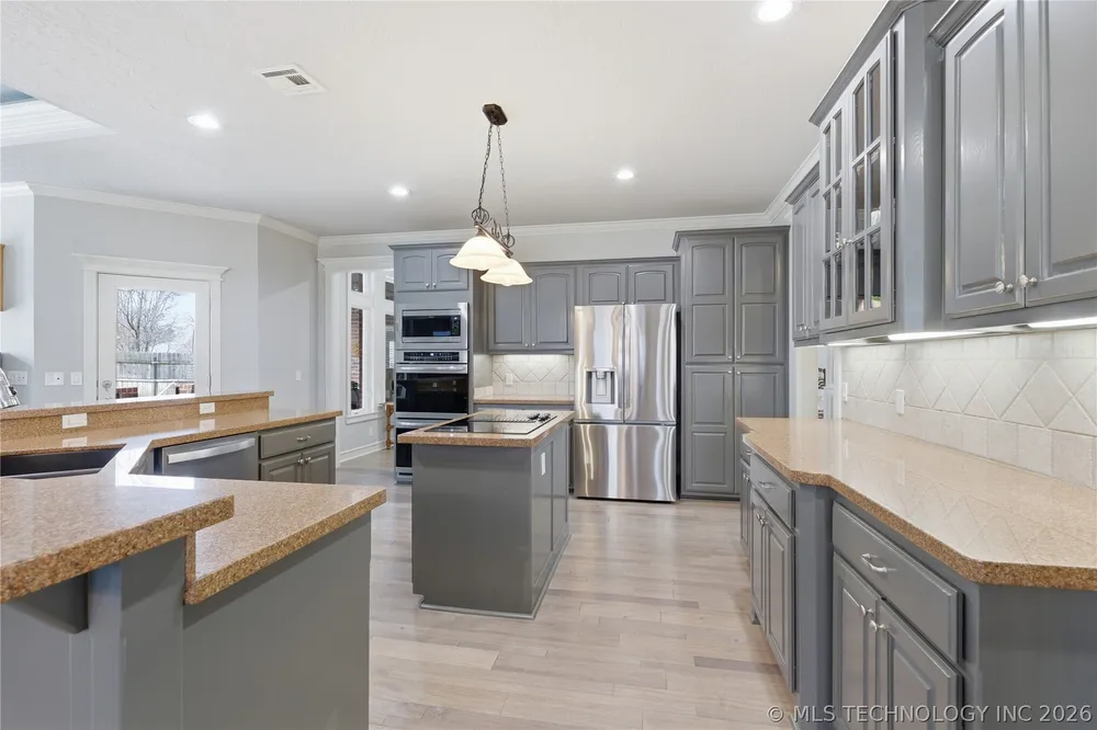6624 E 114th St S, Bixby, OK 74008