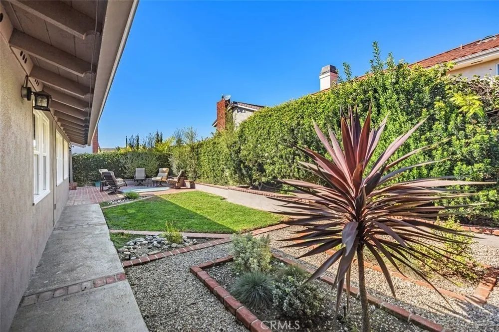 3581 Aquarius Dr, Huntington Beach, CA 92649